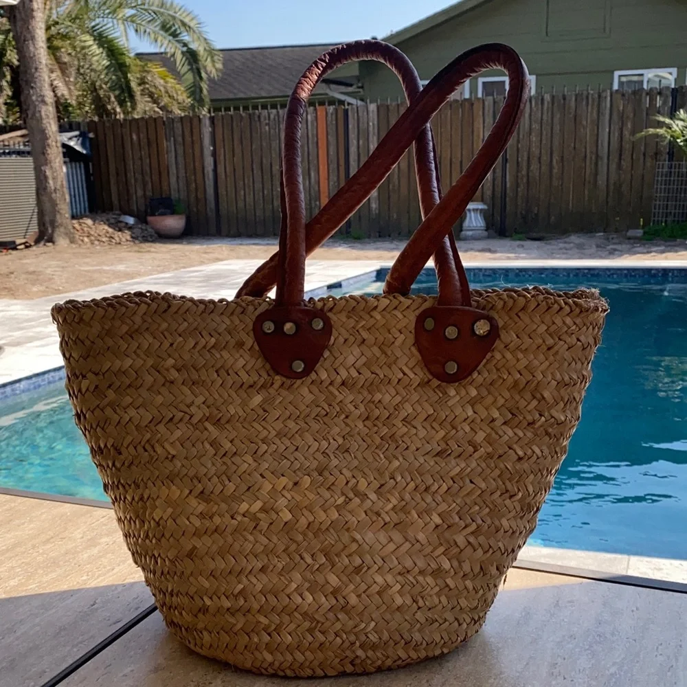 Stylish Tan Woven Tote Bag - Picture 2 of 6